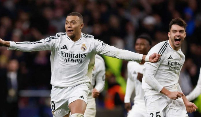 Kylian Mbappe berlari merayakan kemenangan adu penalti Real Madrid