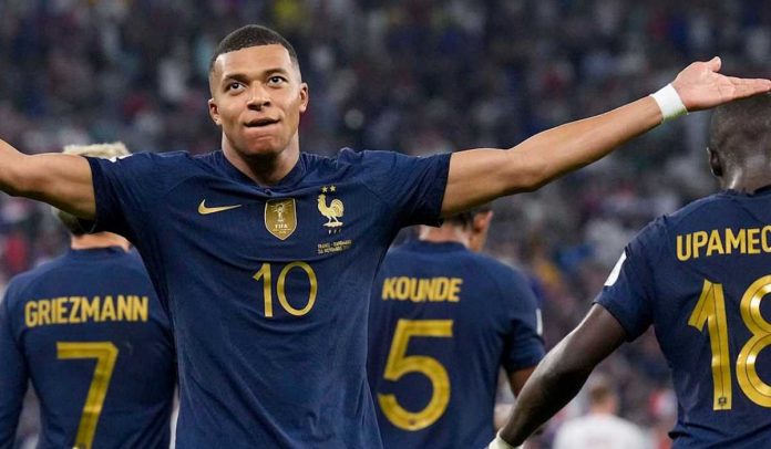 Kylian Mbappe merayakan golnya untuk timnas Prancis