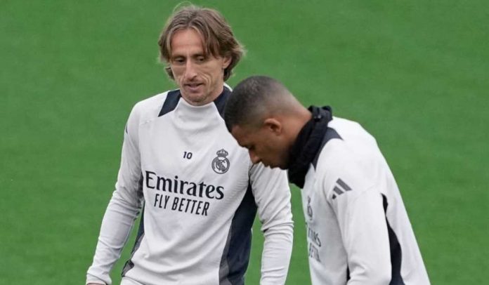 Luka Modric dan Kylian Mbappe di sesi latihan Real Madrid