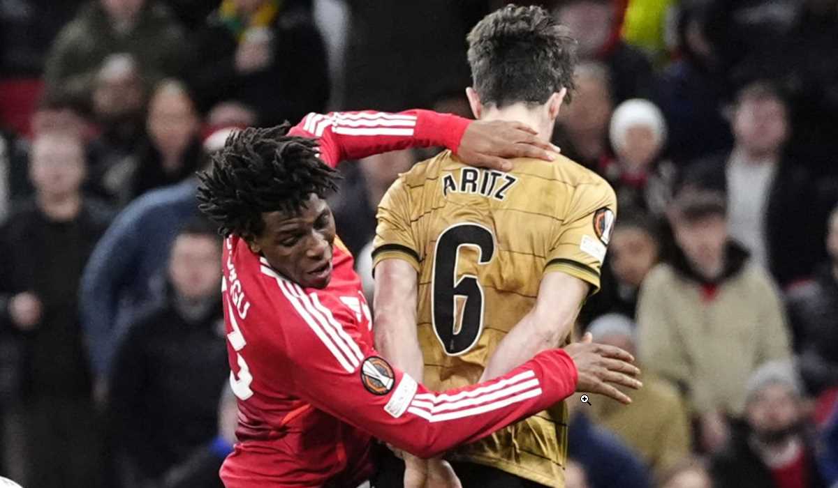 Patrick Dorgu dilanggar Aritz Elustondo untuk memenangkan penalti bagi Manchester United