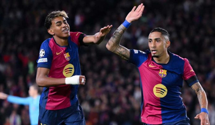 Raphinha merayakan gol Barcelona bersama Lamine Yamal