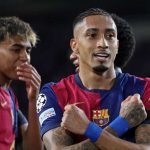 Raphinha merayakan golnya ke gawang Barcelona