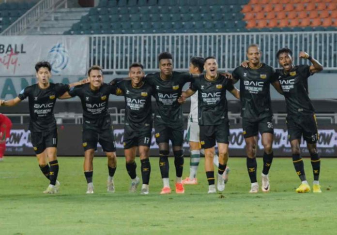 Skuad Dewa United usai kalahkan Persebaya di pekan ke-24