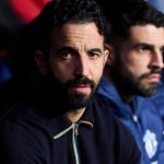 Tatapan Ruben Amorim di bench dalam laga Real Sociedad vs Manchester United