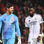 Thibaut Courtois berbicara dengan Antonio Rudiger usai laga Real Madrid vs Brest