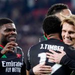 Thomas Partey ikut merayakan gol yang dicetak Jurrien Timber yang dipeluk Martin Odegaard