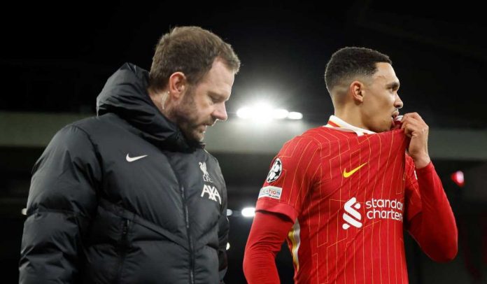 Trent Alexander-Arnold berjalan keluar lapangan karena cedera