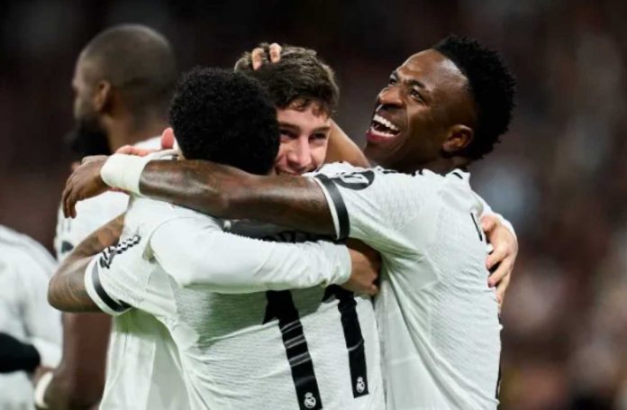 Vinicius dan Valverde dalam sebuah laga Real Madrid