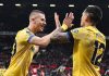 Adam Wharton berselebrasi bersama Daniel Munoz untuk gol Crystal Palace