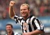Alan Shearer saat merayakan gol untuk Newcastle United
