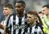 Alexander Isak dan Kieran Trippier pemain Newcastle United