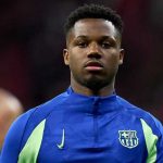 Ansu Fati dengan seragam latihan Barcelona pra pertandingan