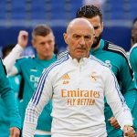 Antonio Pintus bersama para pemain Real Madrid