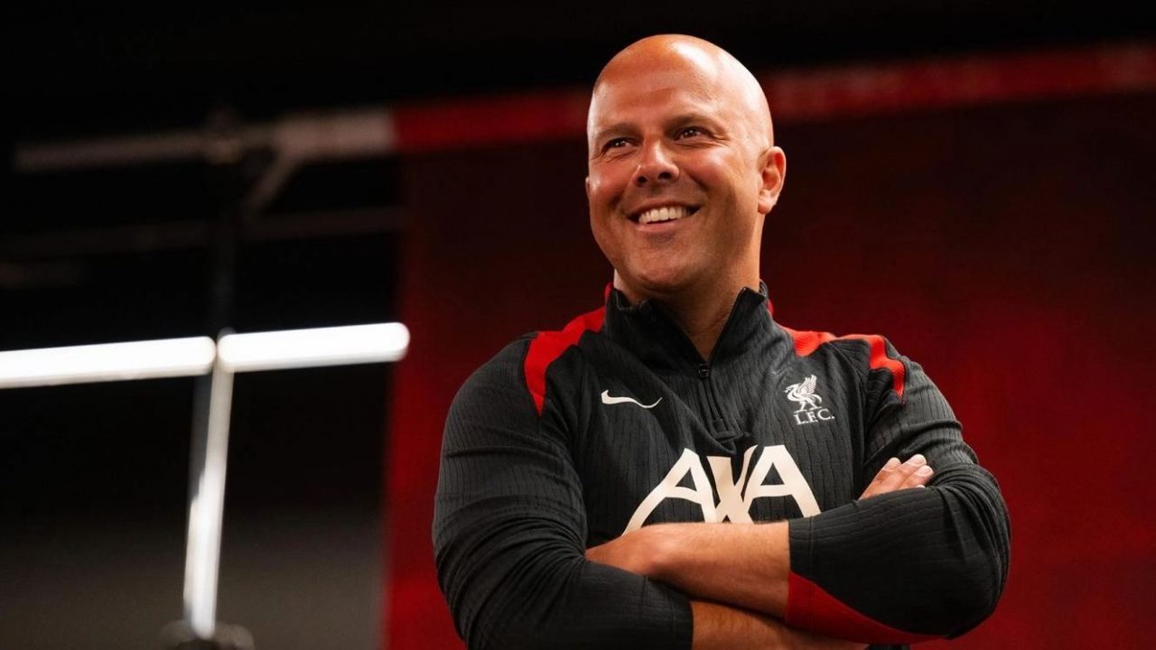 Arne Slot pelatih Liverpool