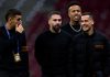 Dani Ceballos berbicara dengan Lucas Vazquez, Dani Carvajal, dan Eder Militao