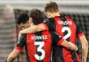 Dean Huijsen memeluk Milos Kerkez di laga Bournemouth vs Tottenham