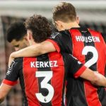 Dean Huijsen memeluk Milos Kerkez di laga Bournemouth vs Tottenham