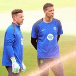 Dua Kiper Barcelona Ter Stegen dan Szczesny dalam sebuah sesi latihan