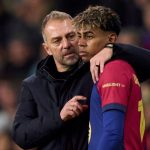 Hansi Flick pelatih Barcelona bersama Lamine Yamal