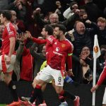 Harry Maguire merayakan gol kemenangan Manchester United