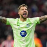 Inigo Martinez dalam sebuah aksinya bersama Barcelona