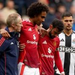 Joshua Zirkzee meninggalkan lapangan karena cedera