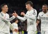 Lucas Vazquez, Fede Valverde, dan David Alaba merayakan gol bersama
