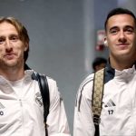 Luka Modric dan Lucas Vazquez berjalan bersama di lorong stadion menuju pertandingan