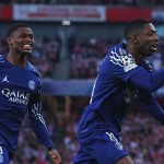 Ousmane Dembele merayakan gol ke gawang Arsenal