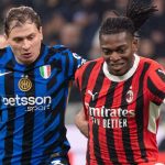 Rafael Leao berebut bola dengan Nicolo Barella