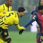 Ramy Bensebaini coba hentikan lari Lamine Yamal
