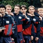 Terry Cooke (paling belakang) berfoto bersama rekan-rekannyd di Class '92