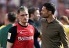 Xabi Alonso bersama Florian Wirtz usai pertandingan Bayer Leverkusen