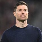 Xabi Alonso tampak kecewa usai laga St. Pauli 1910 vs Bayer 04 Leverkusen