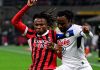 Ademola Lookman berebut bola dengan Samuel Chukwueze di laga AC Milan vs Atalanta