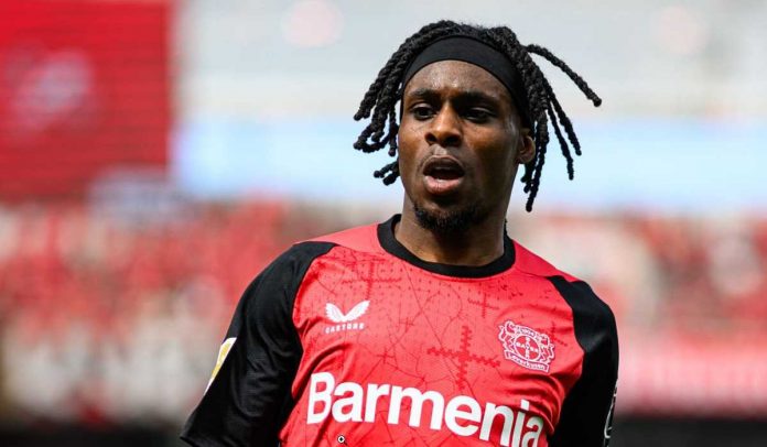Aksi Jeremie Frimpong di laga Bayer Leverkusen vs Borussia Dortmund