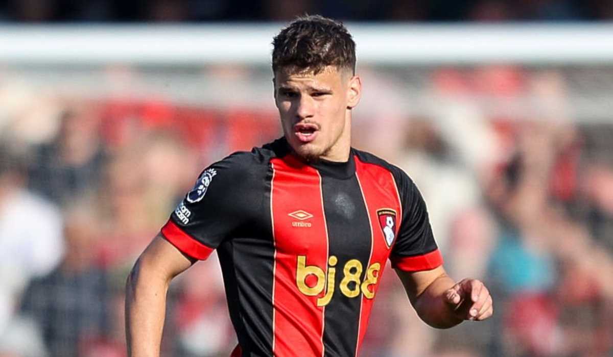 Aksi Milos Kerkez di laga Bournemouth vs Aston Villa
