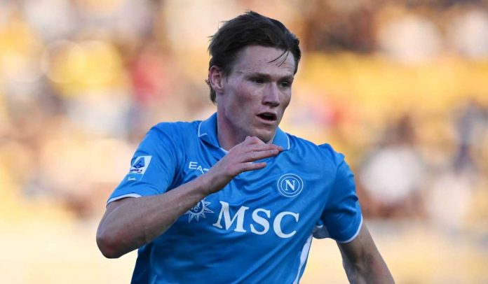 Aksi Scott McTominay di laga Lecce vs Napoli