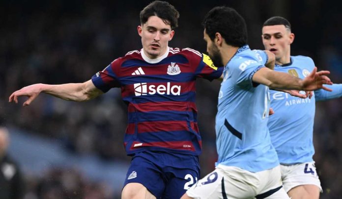 Aksi Tino Livramento di laga Manchester City vs Newcastle United