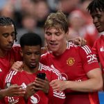 Amad Diallo selebrasi gol bersama Leny Yoro, Rasmus Hojlund, dan Patrick Dorgu