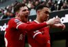 Andrew Robertson memeluk Trent Alexander-Arnold yang merayakan golnya