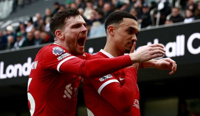 Andrew Robertson memeluk Trent Alexander-Arnold yang merayakan golnya