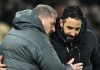 Ange Postecoglou berbicara dengan Ruben Amorim di laga Tottenham Hotspur vs Manchester United