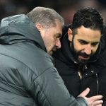 Ange Postecoglou berbicara dengan Ruben Amorim di laga Tottenham Hotspur vs Manchester United