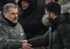 Ange Postecoglou menjabat tangan Ruben Amorim di laga Tottenham vs Manchester United