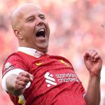 Arne Slot merayakan kemenangan Premier League Liverpool