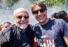 Aurelio de Laurentiis merayakan scudetto bersama Antonio Conte