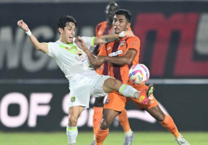Borneo FC Menjamu Persebaya di pekan ke-33