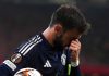 Bruno Fernandes bersiap mengeksekusi penalti kontra Athletic Bilbao