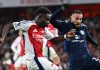 Bukayo Saka berduel dengan Noussair Mazraoui